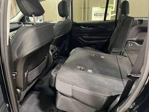 Used 2023 Jeep Grand Cherokee Laredo w/ Luxury Tech Group I AWD/4WD image 13