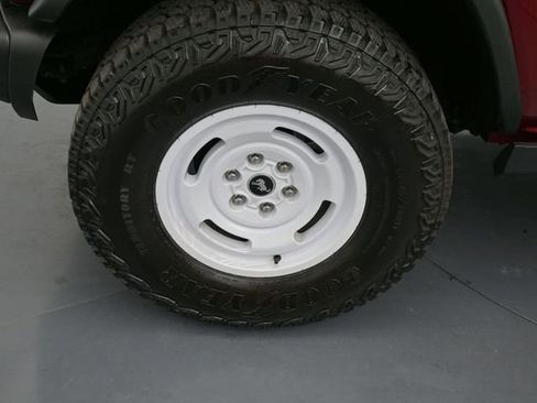 Certified 2025 Ford Bronco Heritage Edition AWD/4WD image 9