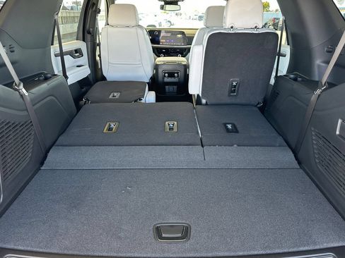 New 2026 Chevrolet Tahoe Premier w/ Sun And Tow Package AWD/4WD image 18