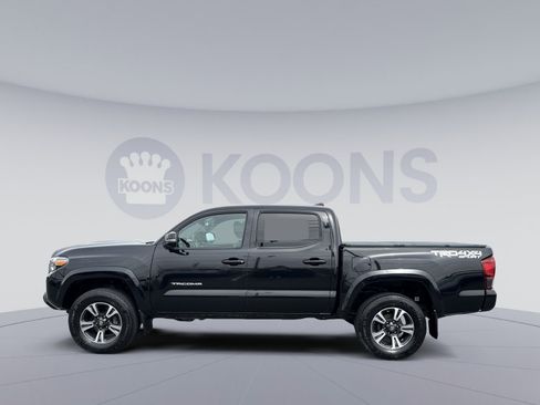 Used 2019 Toyota Tacoma TRD Sport image 2