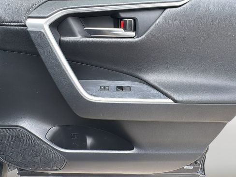 Used 2019 Toyota RAV4 Limited w/ Advanced Technology Package FWD image 30