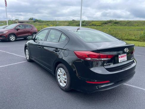 Used 2018 Hyundai Elantra SE FWD image 4