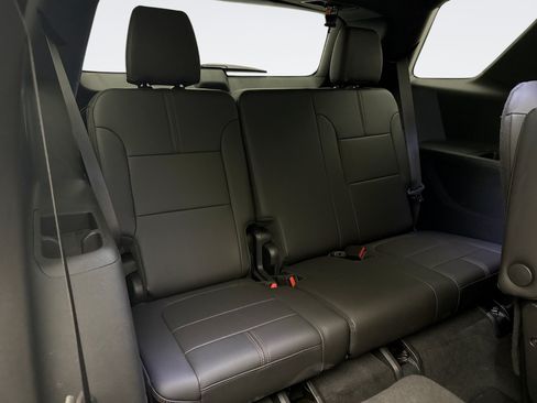 Used 2023 Chevrolet Traverse RS AWD/4WD image 19
