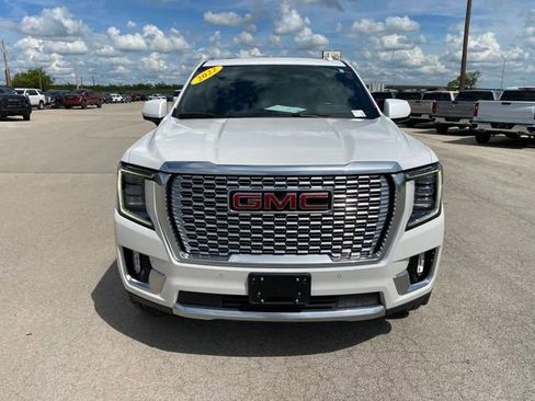 Used 2022 GMC Yukon XL Denali AWD/4WD image 9