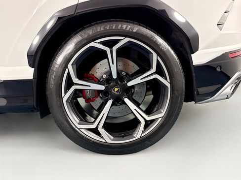 Used 2021 Lamborghini Urus AWD/4WD image 32