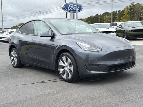Used 2022 Tesla Model Y Long Range image 31
