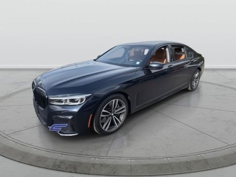 Used 2022 BMW 750i xDrive w/ Executive Package image 3