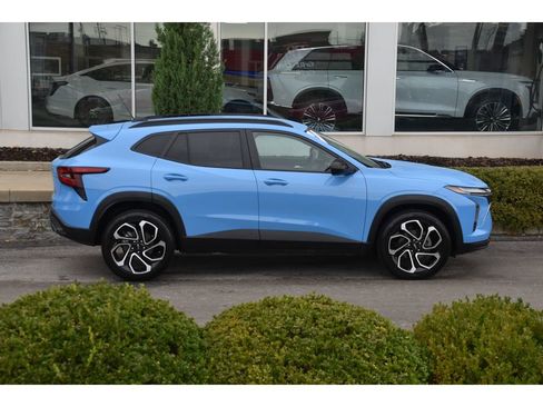 Used 2024 Chevrolet Trax RS w/ Driver Confidence Package image 3