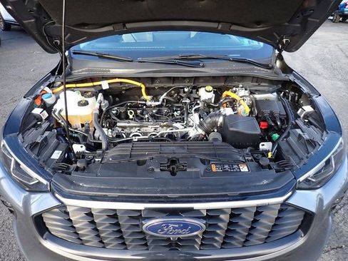 Certified 2025 Ford Escape Platinum w/ Premium Technology Package image 14