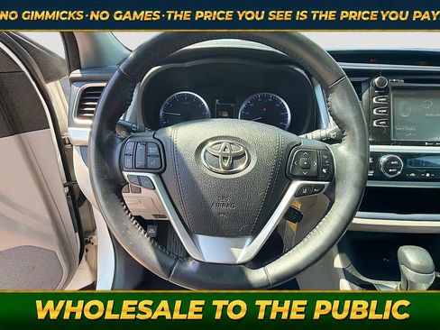 Used 2018 Toyota Highlander Plus AWD/4WD image 35