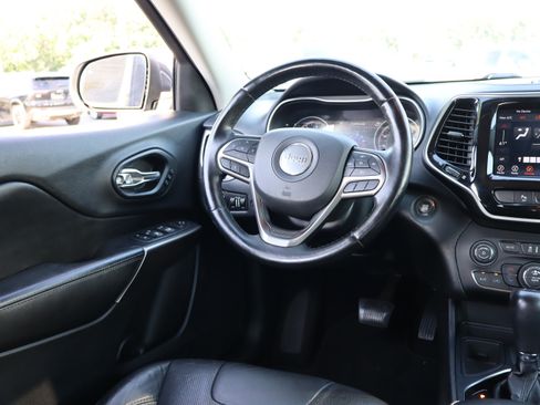 Used 2020 Jeep Cherokee Limited FWD image 12