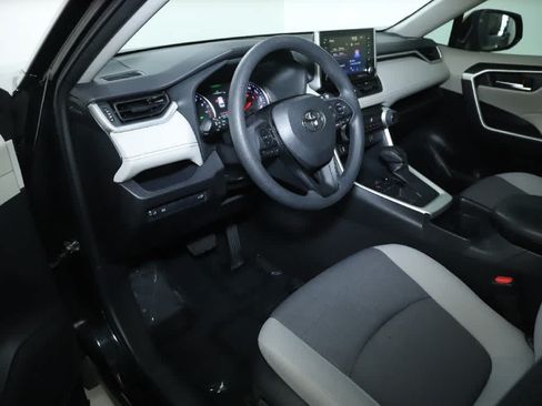 Used 2019 Toyota RAV4 XLE w/ Convenience Package FWD image 17