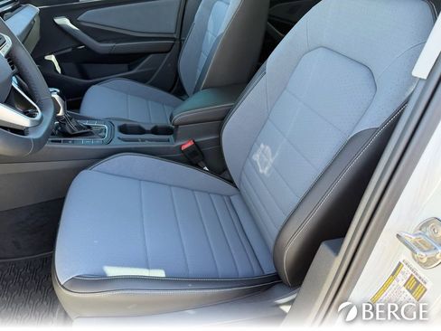 Used 2026 Volkswagen Jetta SE FWD image 23