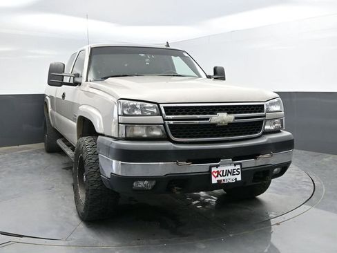Used 2006 Chevrolet Silverado 3500 LT w/ Heavy-Duty Power Package AWD/4WD image 3