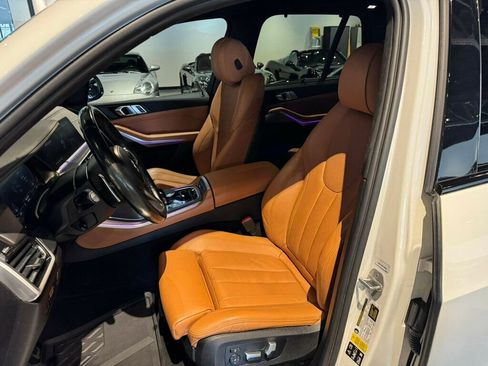 Used 2022 BMW X5 M50i image 11