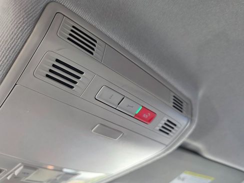 Used 2023 Volkswagen Tiguan SE image 39