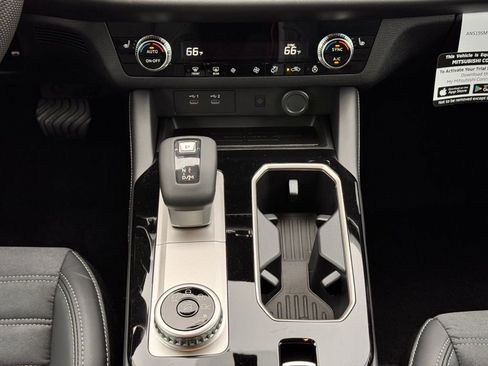 New 2026 Mitsubishi Outlander SE image 23