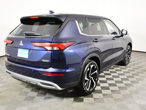 Used 2024 Mitsubishi Outlander SE image 6