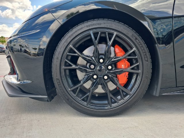 Used 2025 Chevrolet Corvette Stingray Premium Cpe w/ Z51 Performance Package RWD image 28