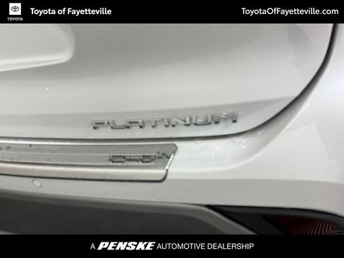 Used 2023 Toyota Highlander Platinum FWD image 4