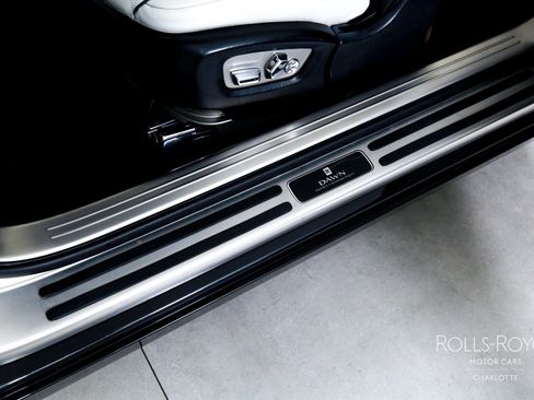 Certified 2017 Rolls-Royce Dawn RWD image 19