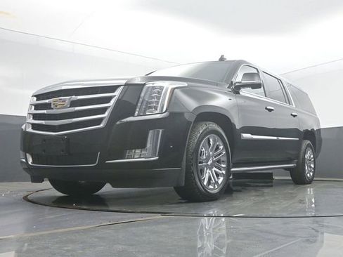 Used 2018 Cadillac Escalade ESV 4WD image 46