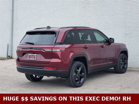 New 2025 Jeep Grand Cherokee Altitude image 4