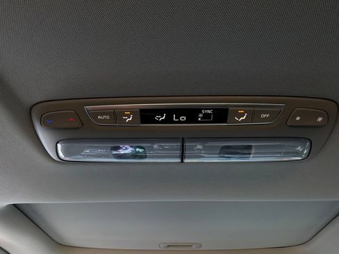 Used 2024 Kia Telluride EX w/ EX Captain's Chair Package FWD image 15
