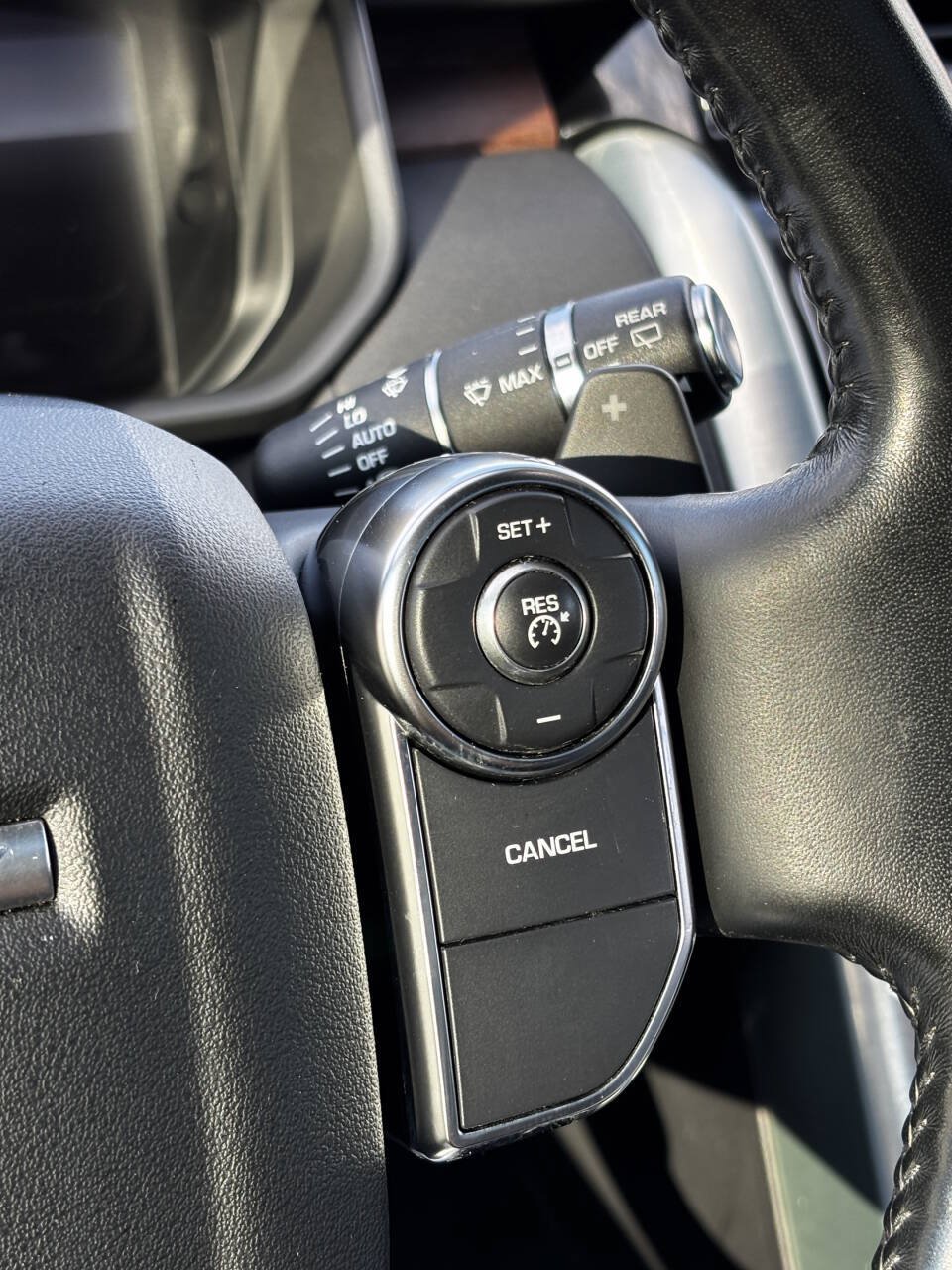 Used 2018 Land Rover Discovery HSE AWD/4WD image 21