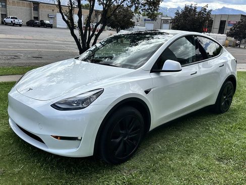 Used 2025 Tesla Model Y Long Range AWD/4WD image 11