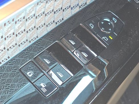 Used 2024 BMW 760i xDrive AWD/4WD image 27