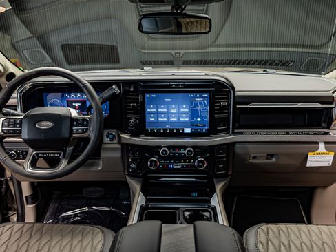 Used 2026 Ford F250 Platinum w/ Platinum Plus Package image 19