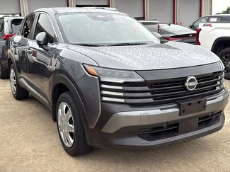 Used 2025 Nissan Kicks SV FWD video 2