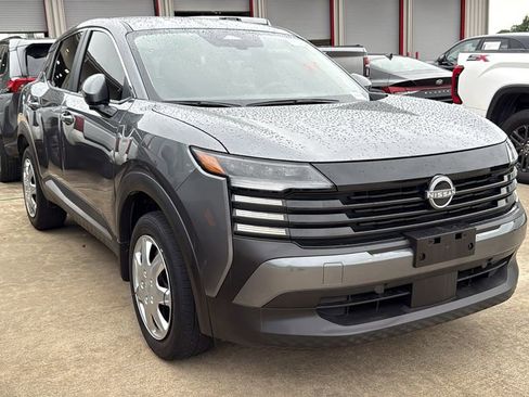 Used 2025 Nissan Kicks SV FWD image 2