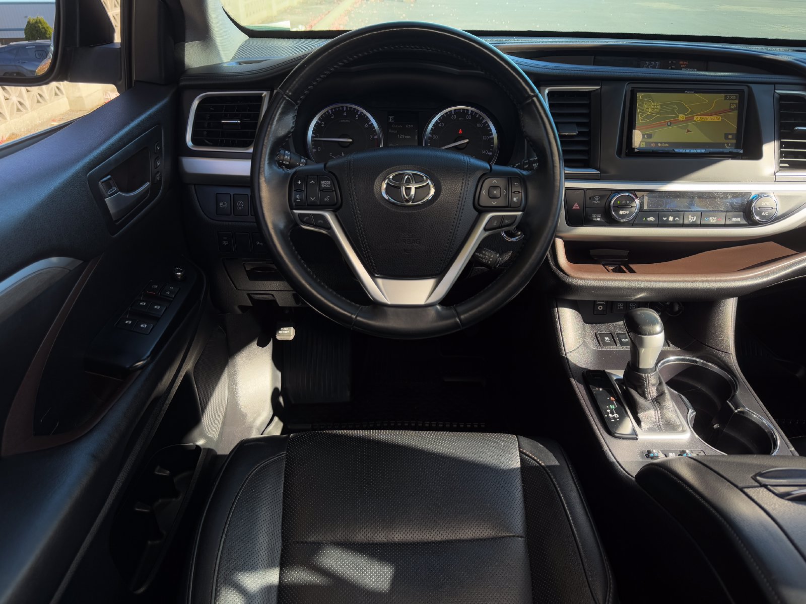 Used 2018 Toyota Highlander Limited AWD/4WD image 16
