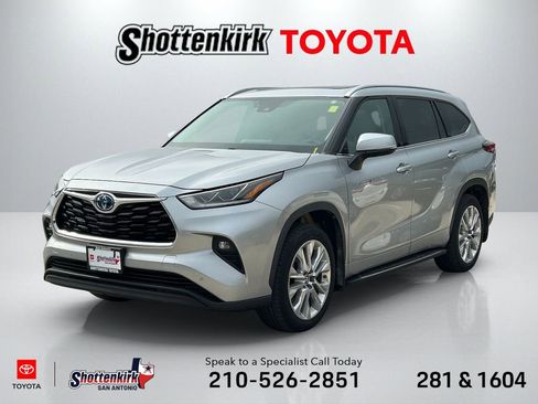 Used 2021 Toyota Highlander Limited AWD/4WD image 1