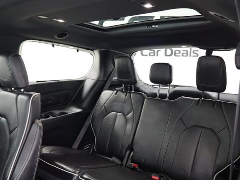 Used 2019 Chrysler Pacifica Limited w/ Advanced Safetytec Group FWD image 17