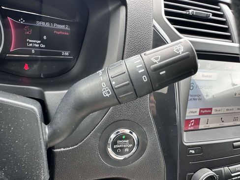 Used 2018 Ford Explorer XLT w/ Equipment Group 202A AWD/4WD image 21