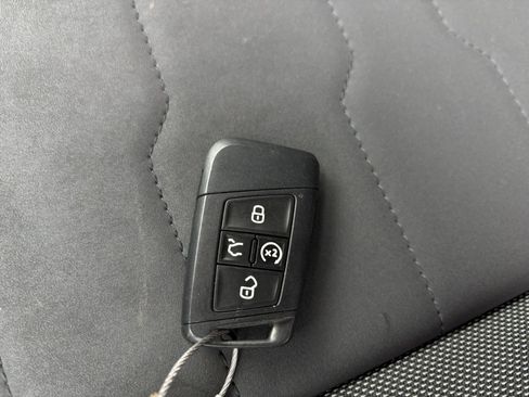 Used 2025 Volkswagen Taos SE AWD/4WD image 22