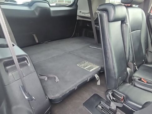 Used 2012 Toyota Highlander SE w/ Tow Pkg image 28