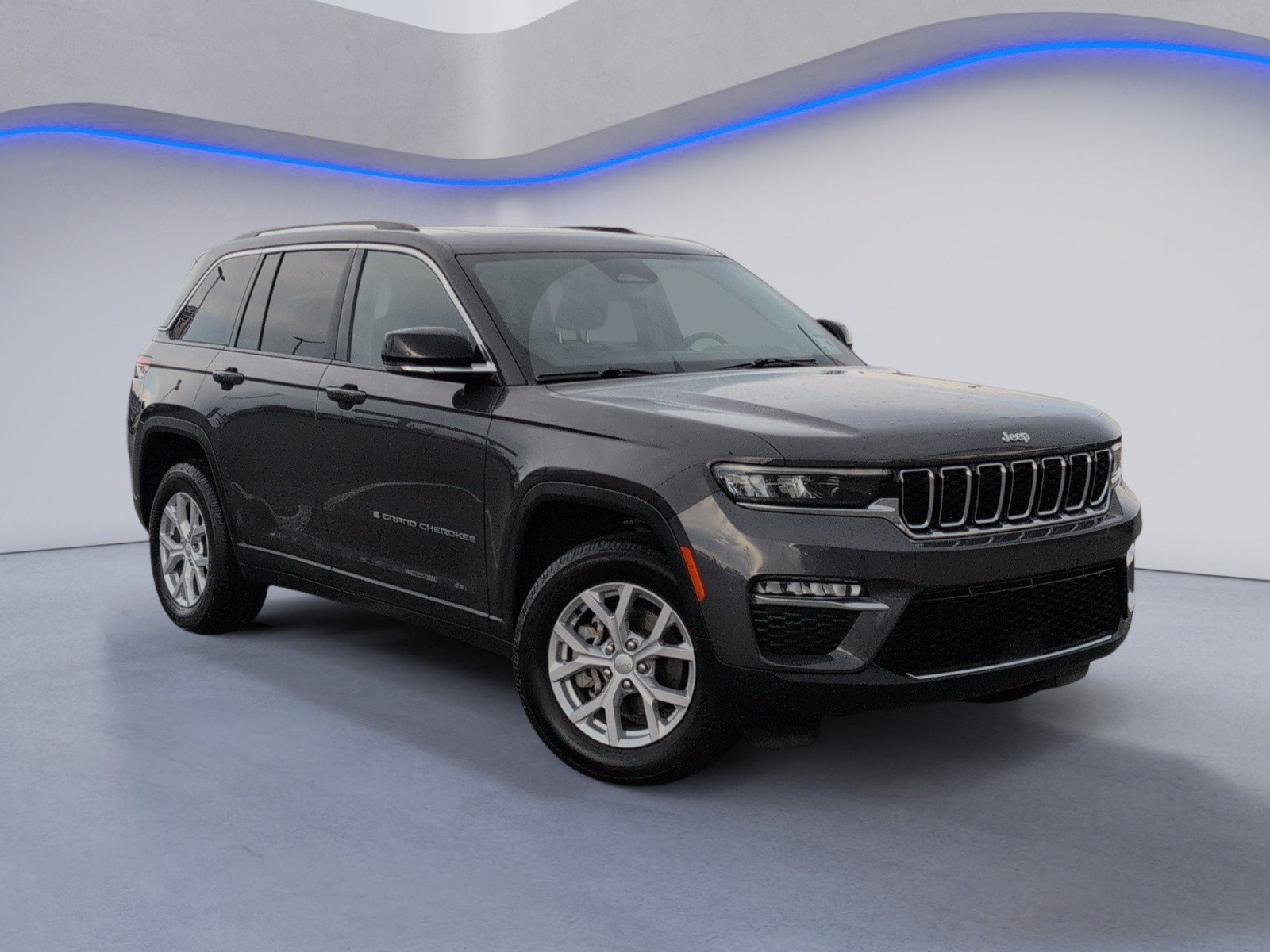 Used 2023 Jeep Grand Cherokee Limited RWD image 1