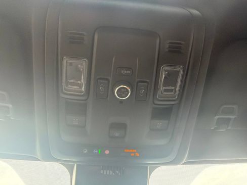 Used 2025 Chevrolet Suburban LT w/ Comfort Package AWD/4WD image 19