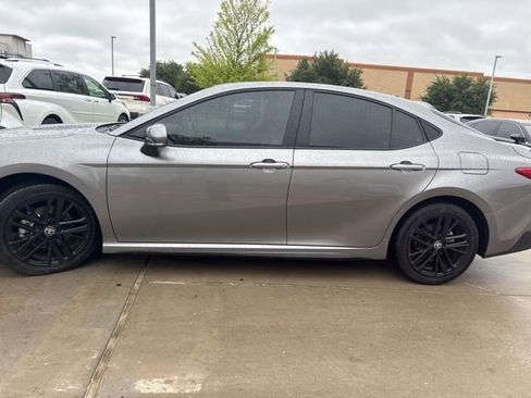 Used 2026 Toyota Camry SE w/ Convenience Package FWD image 5