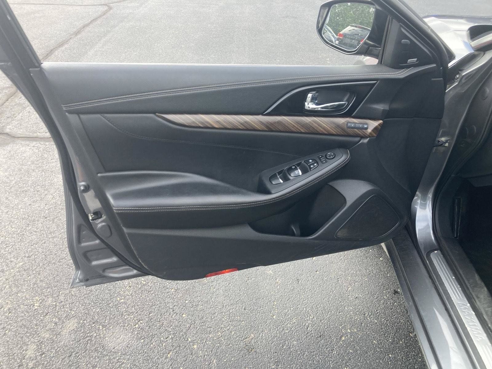 Used 2017 Nissan Maxima Platinum FWD image 10