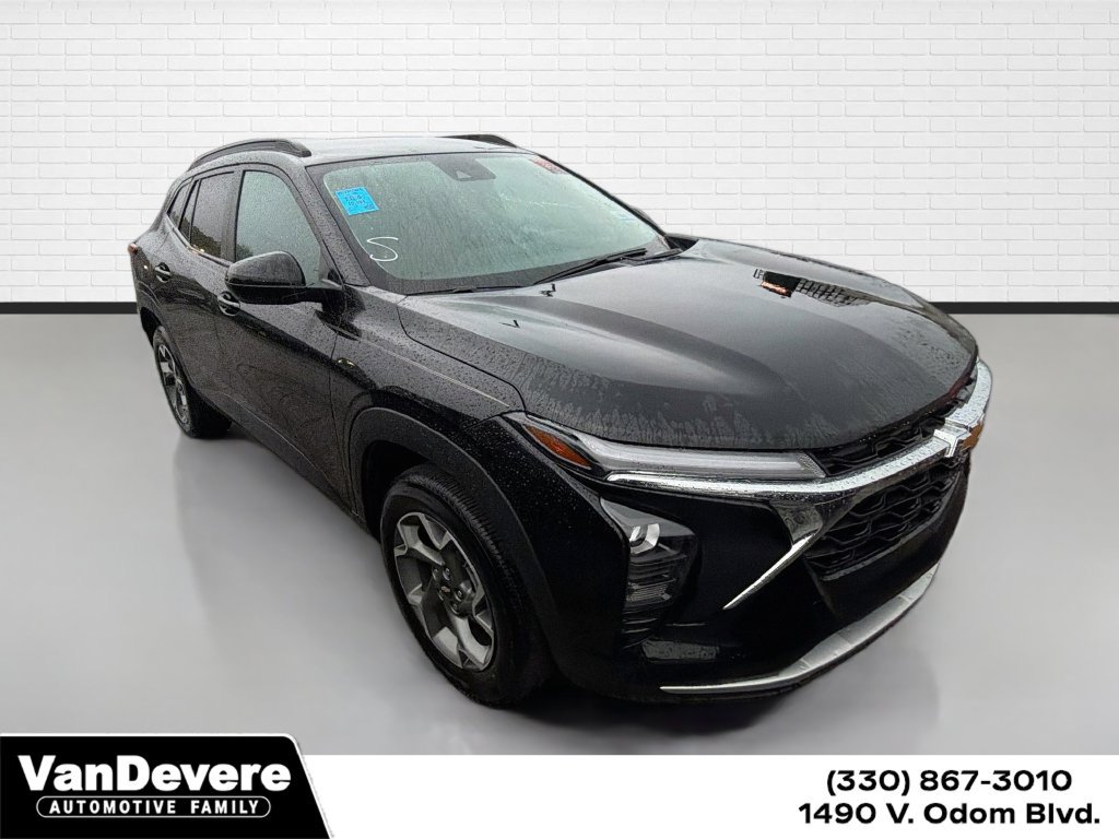 Used 2025 Chevrolet Trax LT w/ Driver Confidence Package FWD image 1