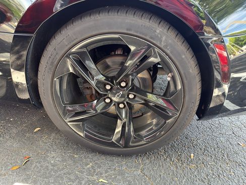 Used 2020 Chevrolet Camaro LT w/ Technology Package image 12