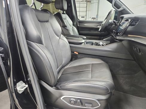 Used 2022 Jeep Wagoneer Series II image 39