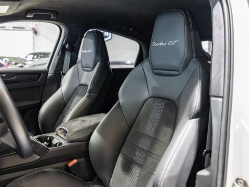 Used 2022 Porsche Cayenne Turbo GT image 18