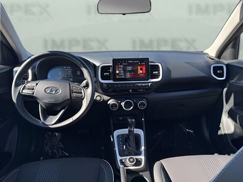 Used 2025 Hyundai Venue Limited image 11