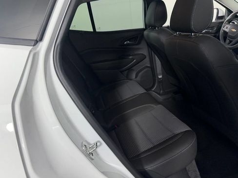 Used 2025 Chevrolet Trax LT FWD image 28